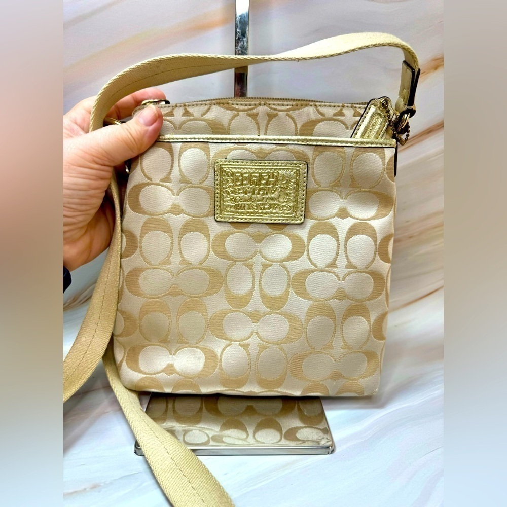 Vintage Coach Y2K Signature Canvas Crossbody Bag Monogram Print Cream‎ & Gold
